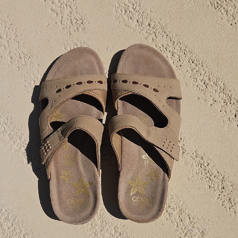 Abeo Women's Tan Sandals